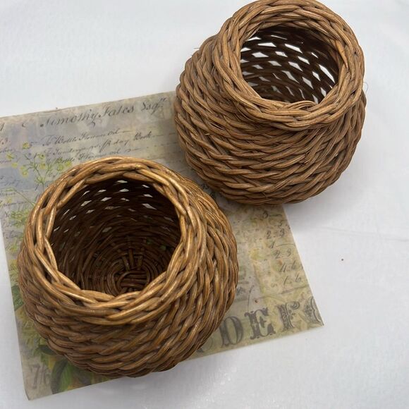 Set of Small Light Brown Beautifully Woven Round Shaped Vase Baskets Decor - Picture 7 of 7
